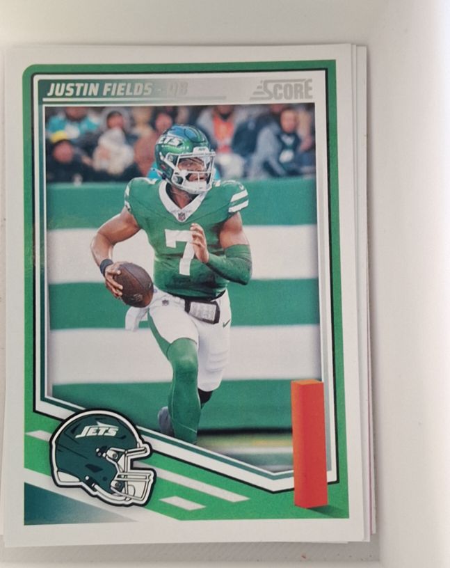 2025 Panini Score #210 Justin Fields — front