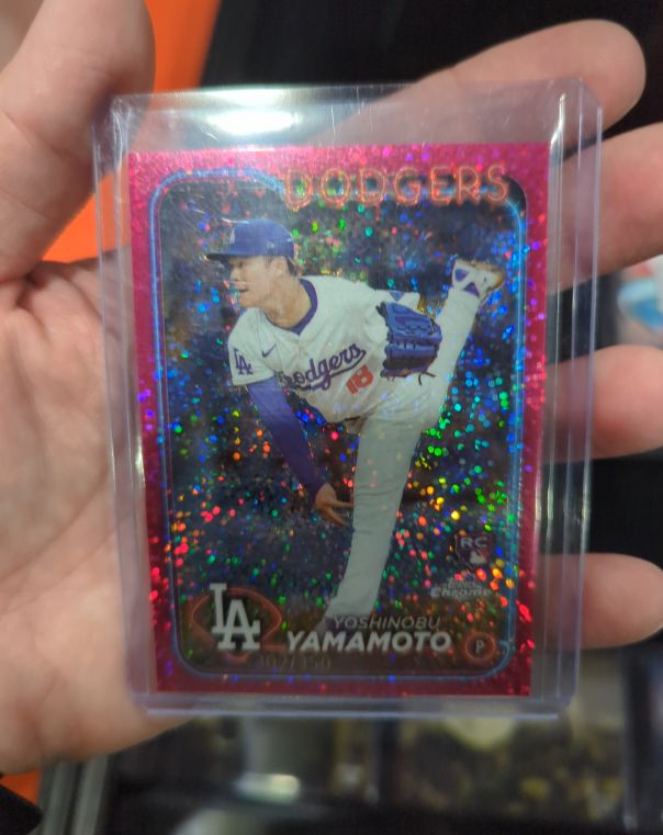 2024 Topps Chrome #18 Yoshinobu Yamamoto — front