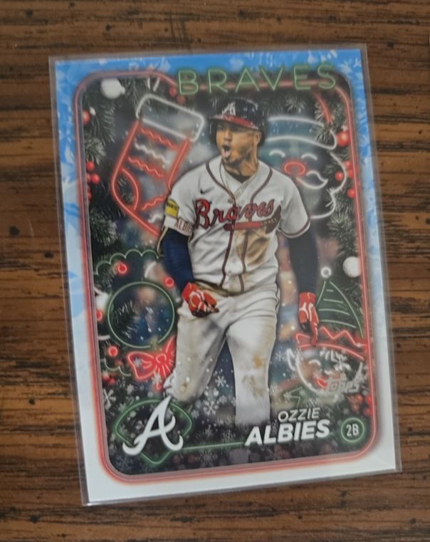 2024 Topps Holiday #H108 Ozzie Albies — front