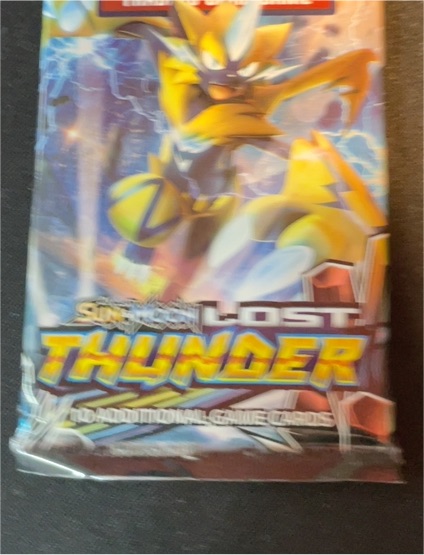 2018 Pokémon Sun & Moon Lost Thunder Booster Pack — front
