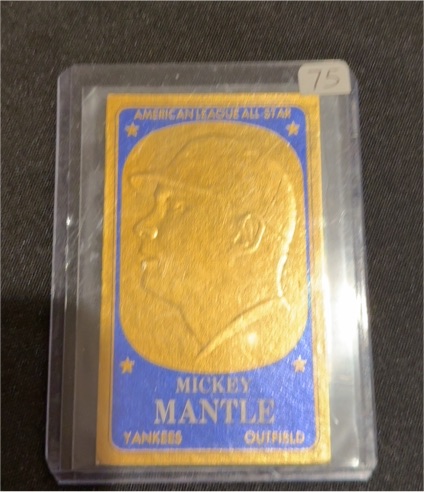 1965 Topps Embossed #11 Mickey Mantle — front