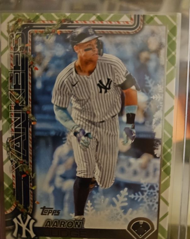 2025 Topps Holiday #H161 Aaron Judge — front