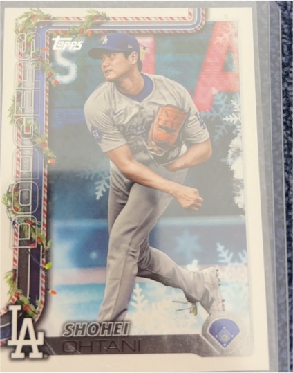 2025 Topps Holiday #H1 Shohei Ohtani — front