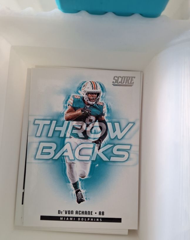 2025 Panini Score #9 De'Von Achane Throwbacks — front