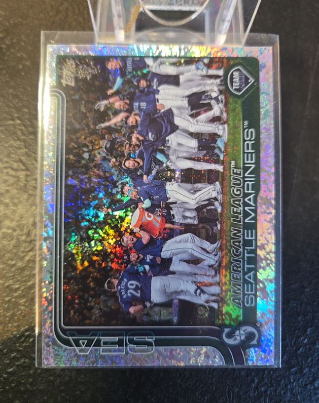 2025 Topps Series 1 #96 Seattle Mariners Team Card — front