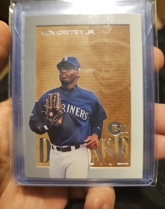 1996 Skybox E-XL #4 Ken Griffey Jr. — front
