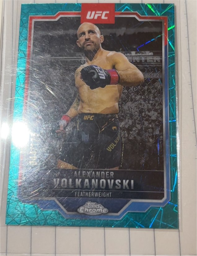 2025 Topps Chrome UFC #18 Alexander Volkanovski — front