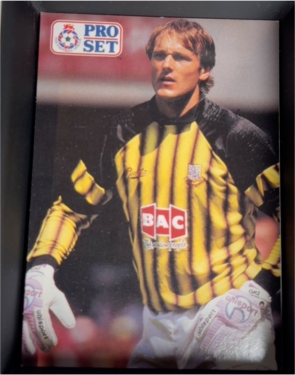 1991-92 Pro Set English League #122 Ludek Miklosko — front