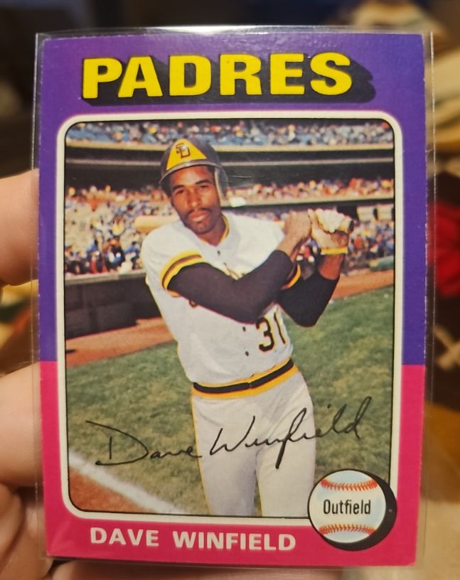 1975 Topps #61 Dave Winfield — front
