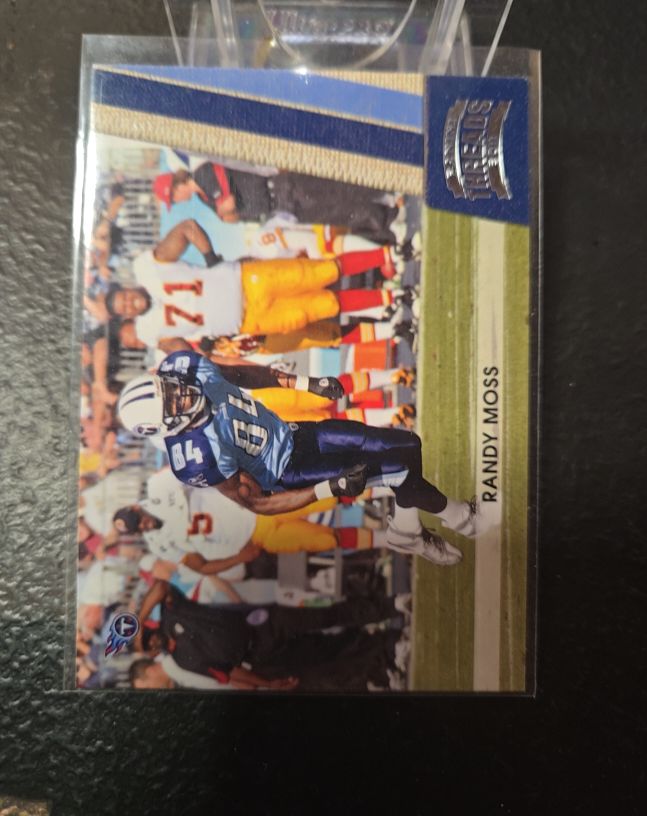 2011 Panini Threads #146 Randy Moss — front
