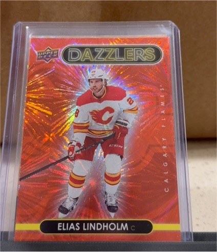 2021-22 Upper Deck Series 1 Dazzlers Red #DZ-8 Elias Lindholm — front