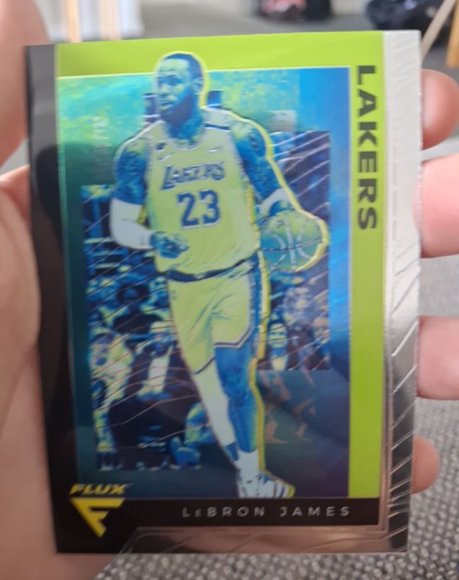 2019-20 Panini Chronicles Flux #591 LeBron James — front