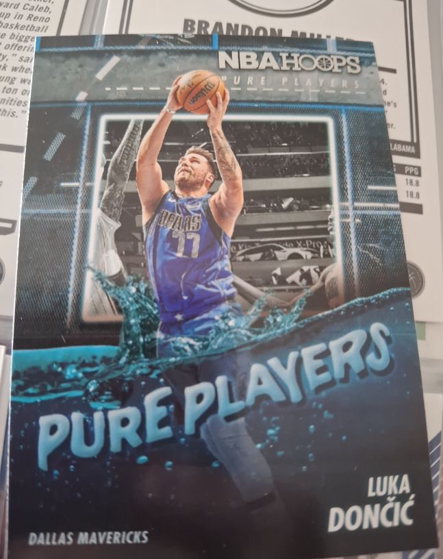 2023-24 Panini NBA Hoops Pure Players #1 Luka Doncic — front
