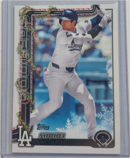 2025 Topps Holiday #H200 Shohei Ohtani — front