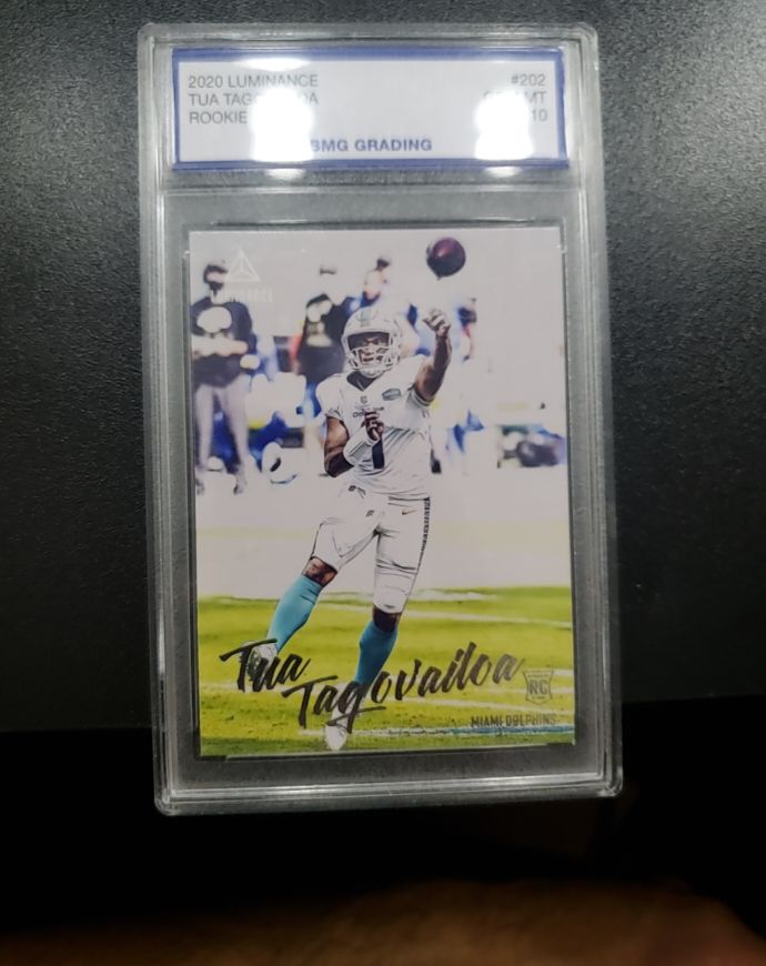 2020 Panini Chronicles Luminance #202 Tua Tagovailoa Rookie — front