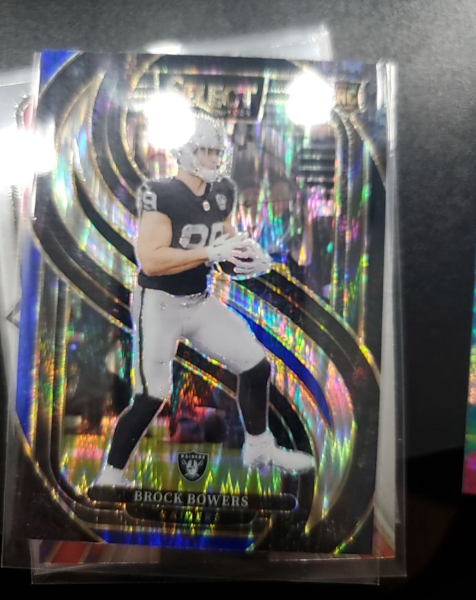 2024 Panini Select #118 Brock Bowers Premier Level Black & Red Shock Prizm Rookie — front