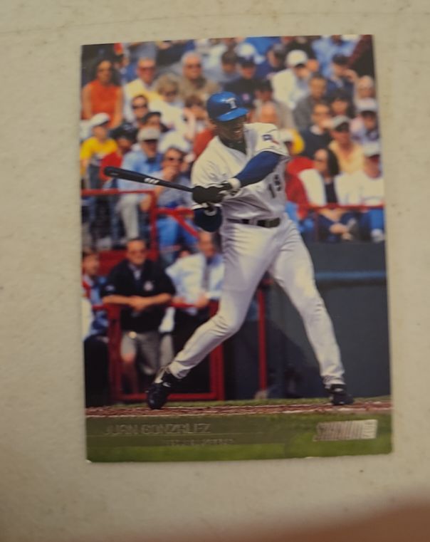 1996 Topps Stadium Club #104 Juan Gonzalez — front