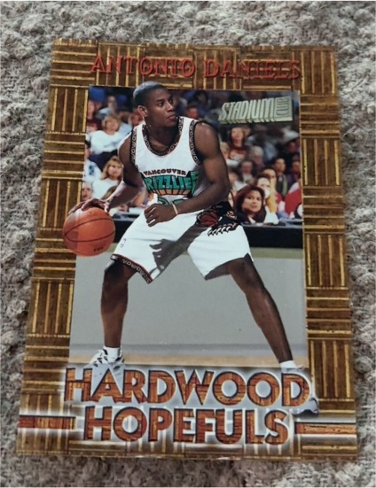 1997-98 Topps Stadium Club Hardwood Hopefuls #HH10 Antonio Daniels — front