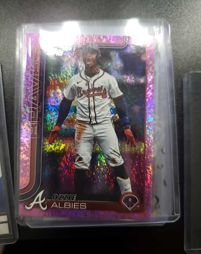2025 Topps Chrome #206 Ozzie Albies — front