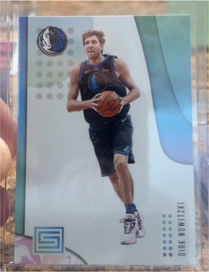 2018-19 Panini Status #95 Dirk Nowitzki — front