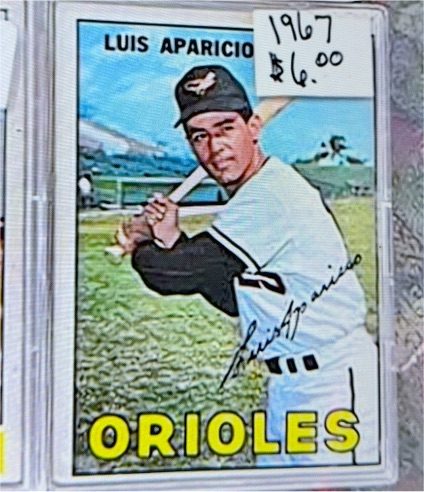 1967 Topps #60 Luis Aparicio — front