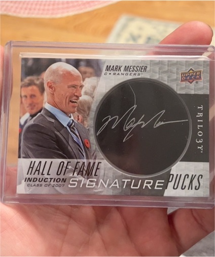 2016 Upper Deck Trilogy Hall of Fame Signature Pucks #HOF-MM Mark Messier — front