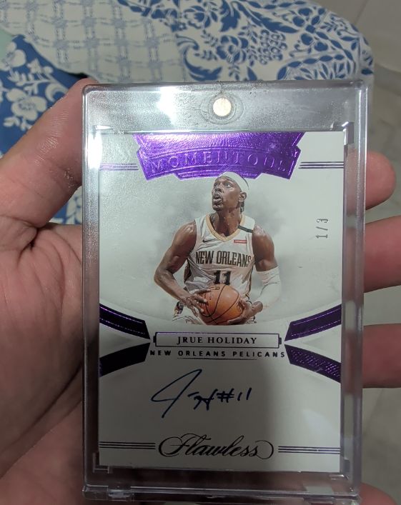 2018-19 Panini Flawless Moments Jrue Holiday #1/3 — front