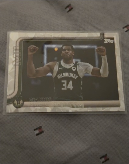 2025-26 Topps Basketball #54 Giannis Antetokounmpo — front