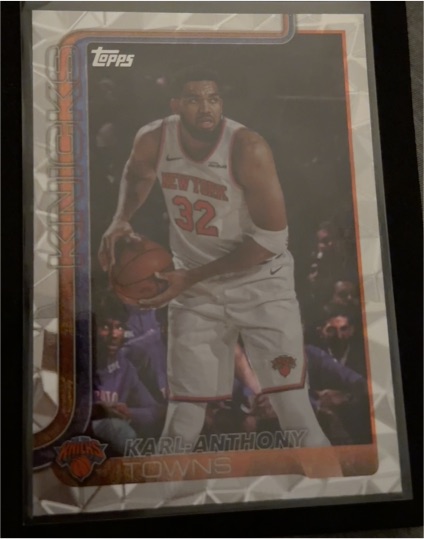 2025-26 Topps #19 Karl-Anthony Towns — front