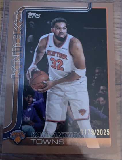 2025-26 Topps #19 Karl-Anthony Towns — front
