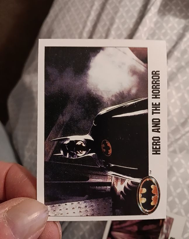 1989 Topps Batman #33 Hero and the Horror — front