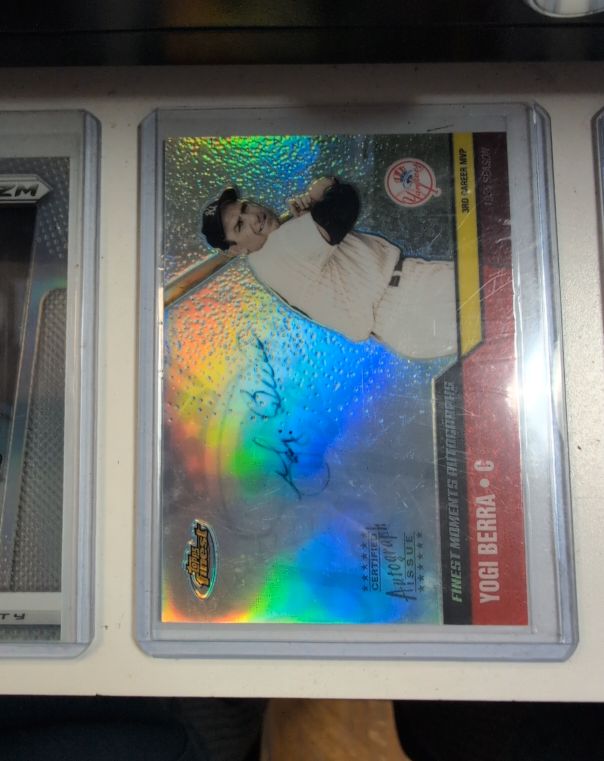 2002 Topps Finest Moments Autograph #FMA-YB Yogi Berra — front