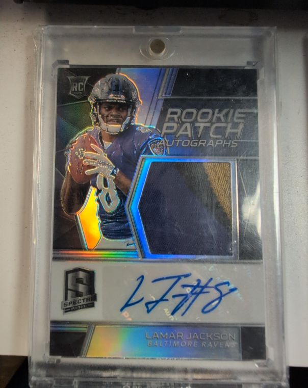 2018 Panini Spectra Rookie Patch Autographs #RC Lamar Jackson — front