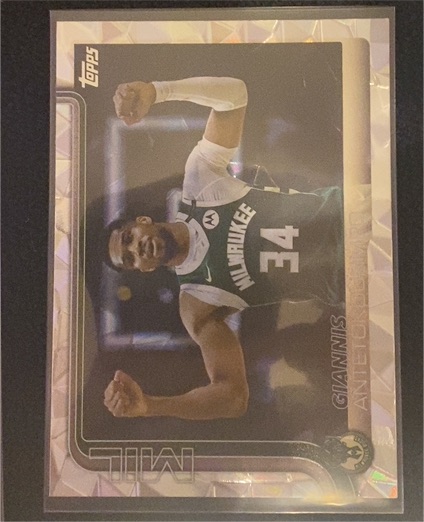2025-26 Topps #54 Giannis Antetokounmpo — front