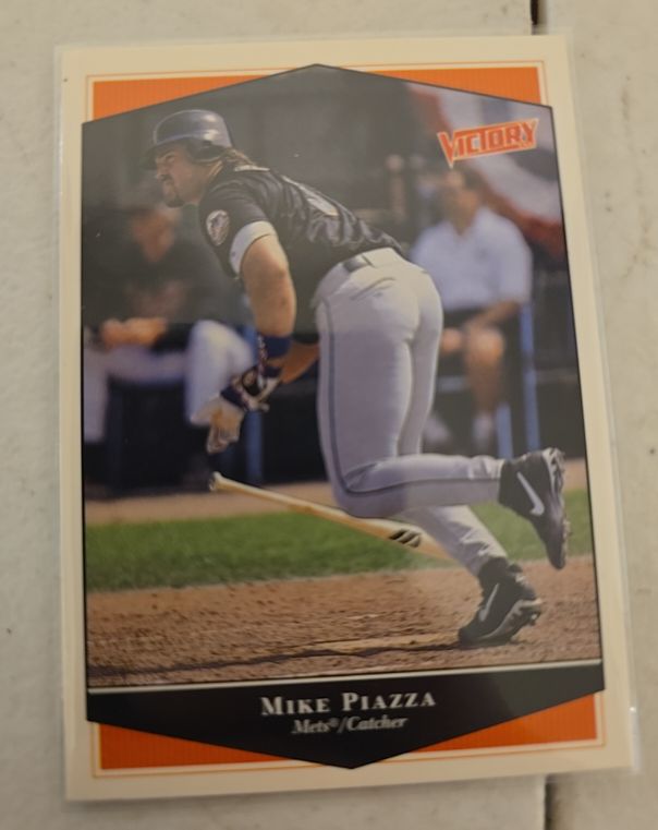 1999 Upper Deck Victory #252 Mike Piazza — front