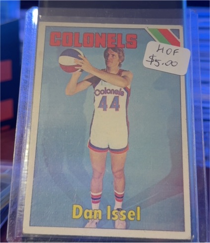 1975-76 Topps #260 Dan Issel — front