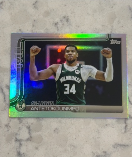 2025-26 Topps #54 Giannis Antetokounmpo — front