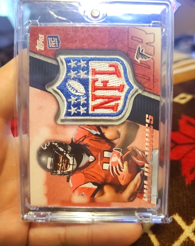 2011 Topps Rookie NFL Shield Patch #LPR-3 Julio Jones — front
