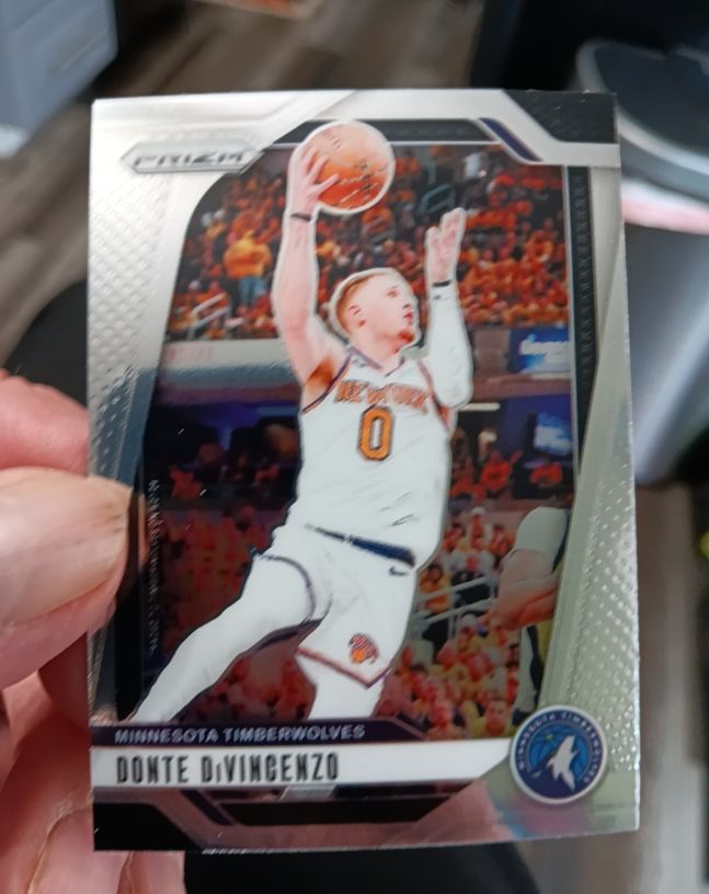 2024-25 Panini Prizm #51 Donte DiVincenzo — front