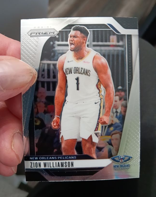 2024-25 Panini Prizm #10 Zion Williamson — front