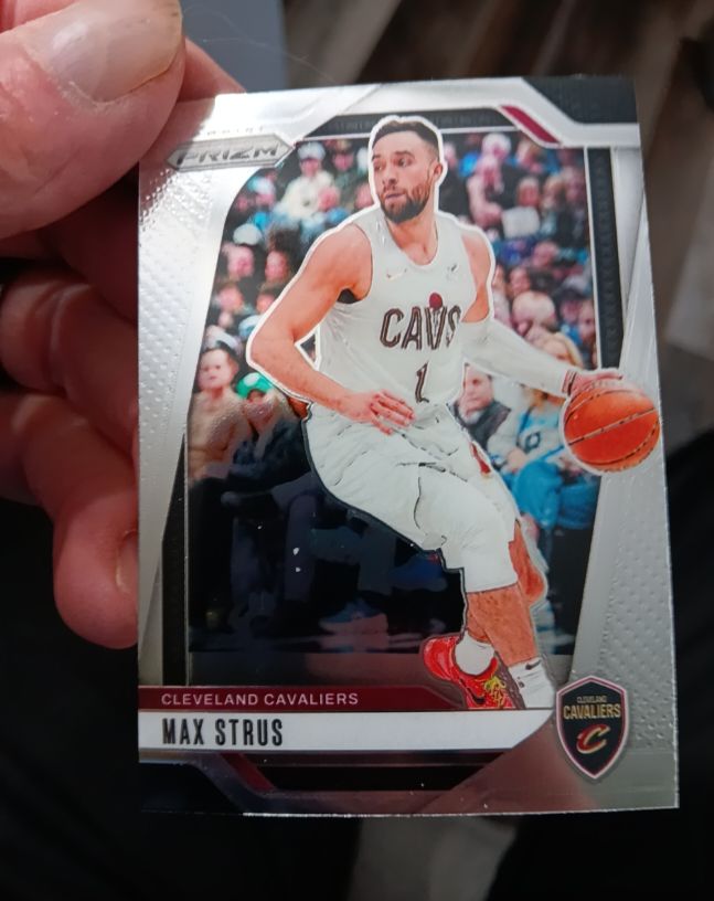 2024-25 Panini Prizm #27 Max Strus — front
