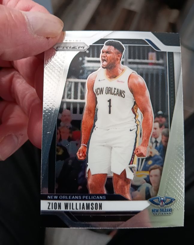 2024-25 Panini Prizm #10 Zion Williamson — front