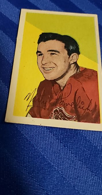 1952-53 Parkhurst #66 Marty Pavelich — front