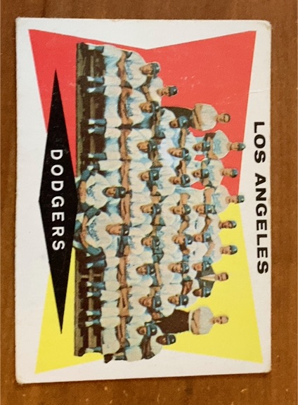1960 Topps #18 Los Angeles Dodgers — front