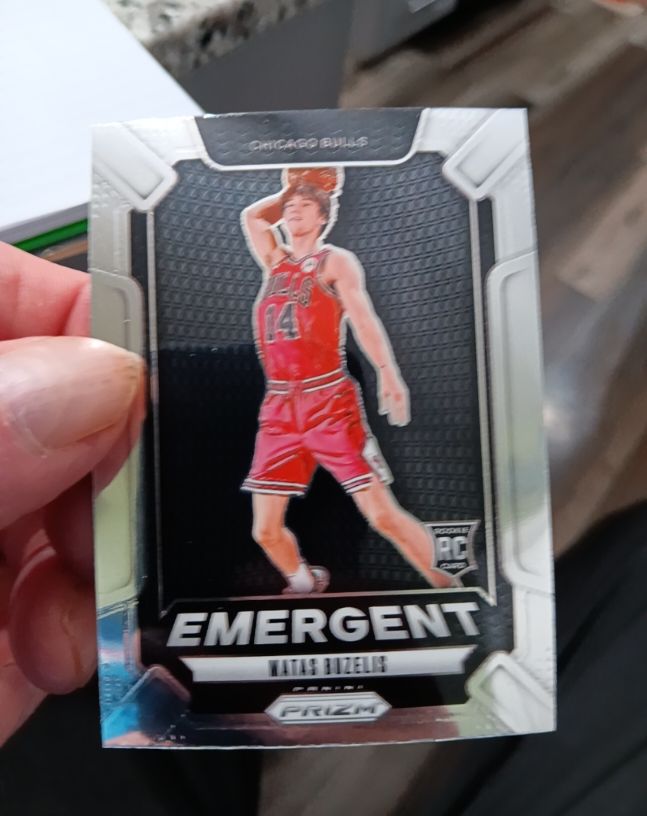 2024-25 Panini Prizm #7 Matas Buzelis Emergent Rookie — front