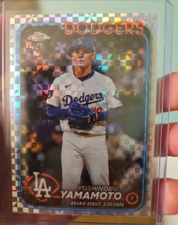 2024 Topps Chrome Update #USC108 Yoshinobu Yamamoto — front