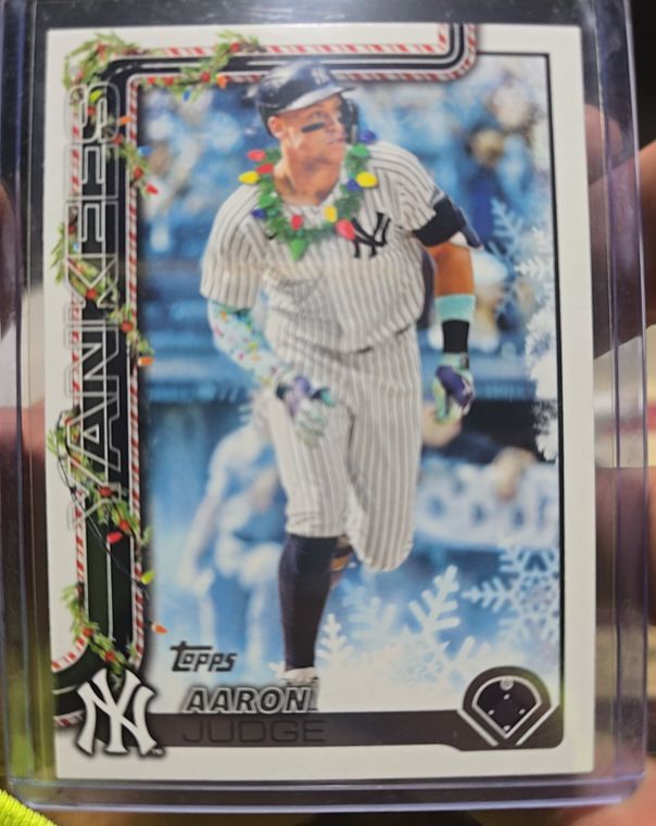 2025 Topps Holiday #H161 Aaron Judge Christmas Lights Necklace — front