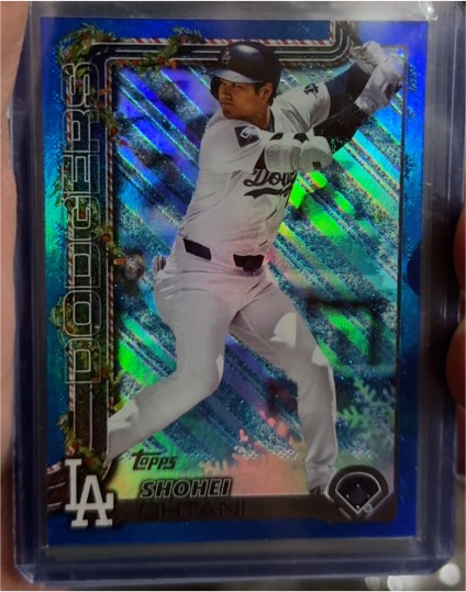 2025 Topps Holiday #H200 Shohei Ohtani — front