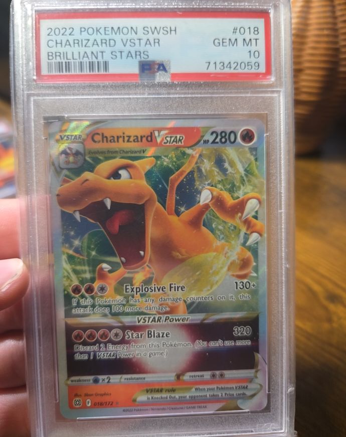 2022 Pokémon SWSH #018 Charizard VSTAR — front