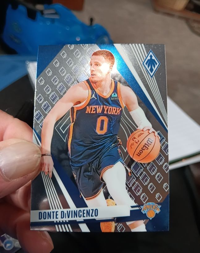 2023-24 Panini Phoenix #250 Donte DiVincenzo — front